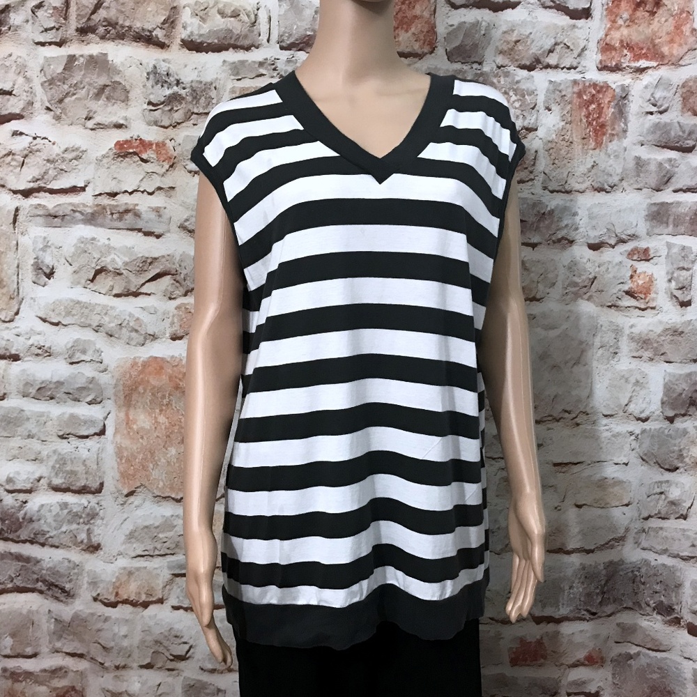 Stripped Sleeveless Shirt